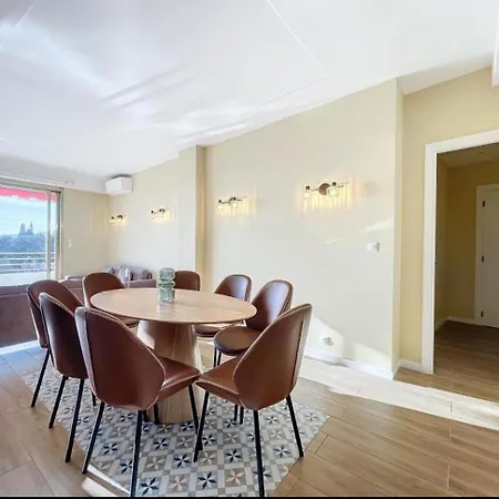Spacieux à 4 Appartement *